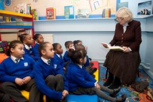 Queen-Consort-reading-to-pupils-300x200-1